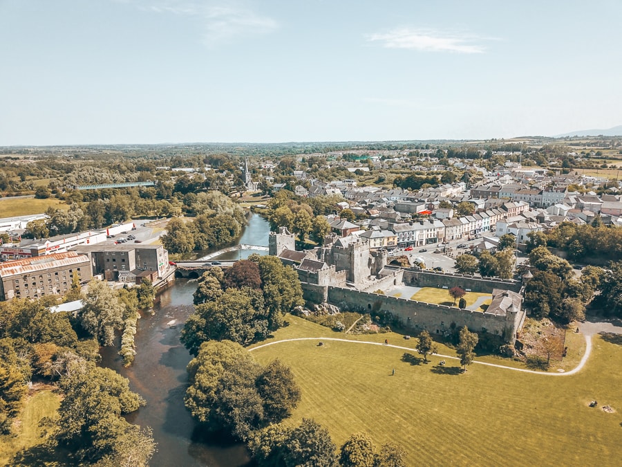 We provide all the basics for a relaxed stay a friendly welcome, good chat, a comfortable bed, private bathroom and a home cooked breakfast to set you up for County Tipperary, Ireland - Airbnb